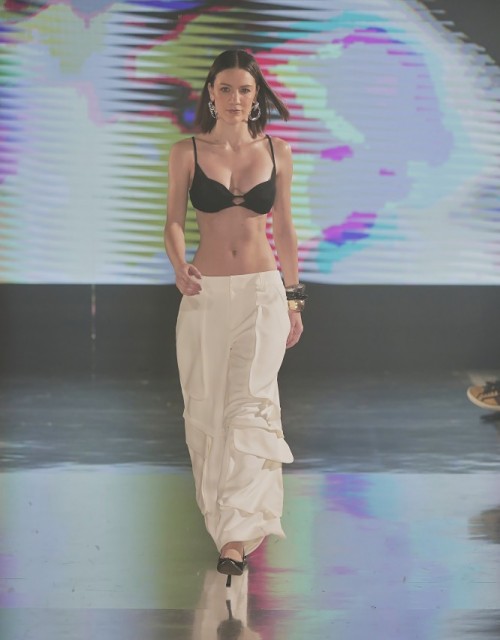 CAROLINE MARCUSSI (Foto 31)