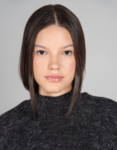LARA GUIMARÃES